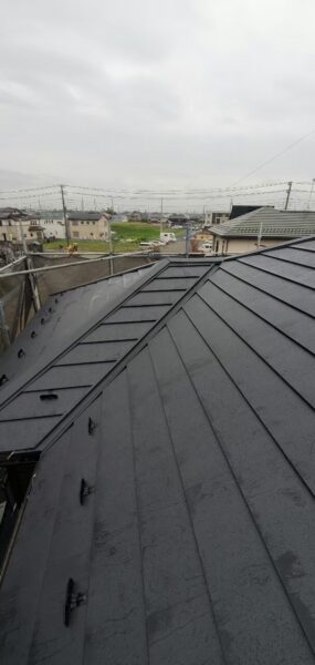 さいたま市にて屋根修理〈雨漏りが原因でスーパーガルテクトへカバー工法〉の施工後写真